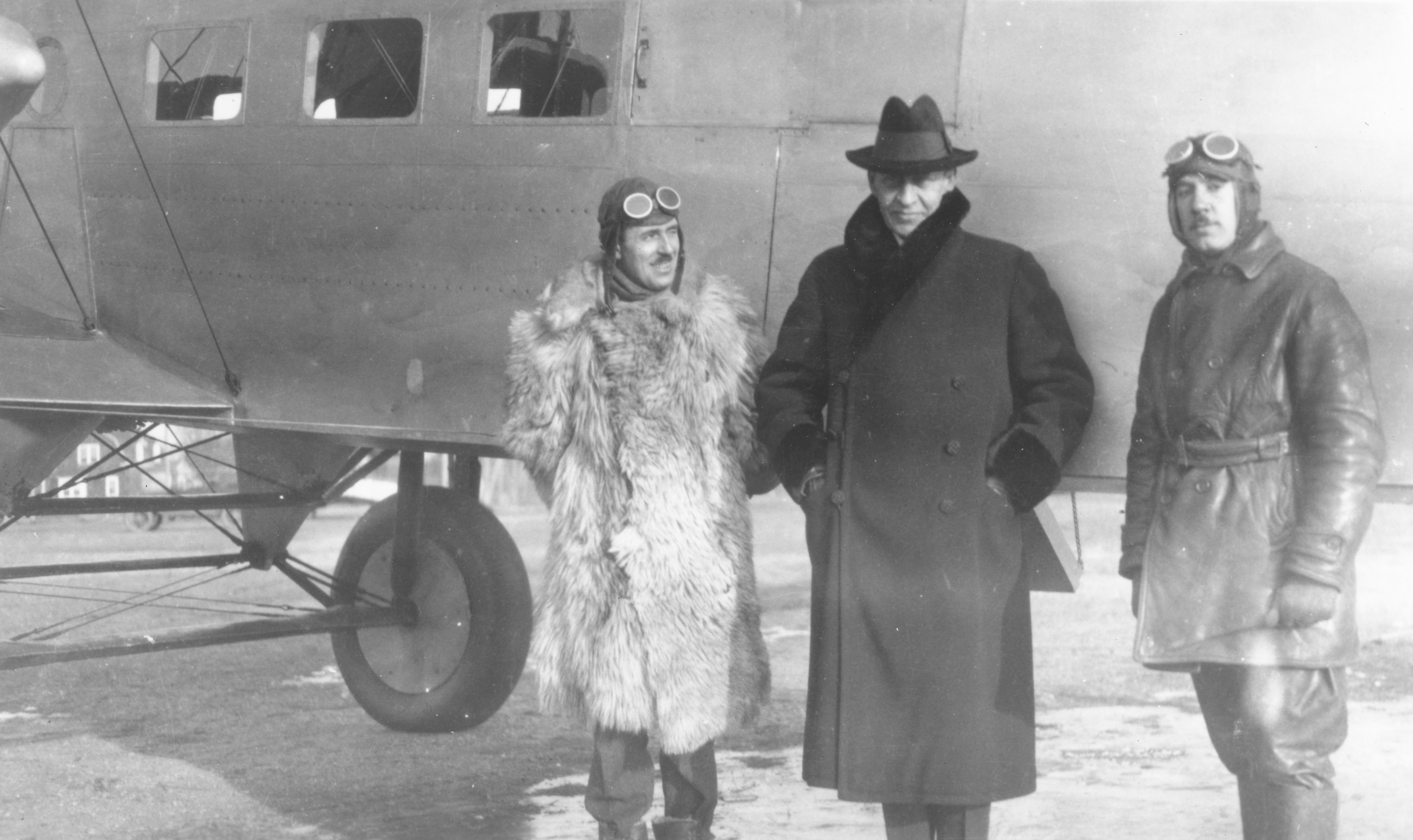 Ігор Сікорскьий біля свого першого американського літака S-29A. 1920-ті роки